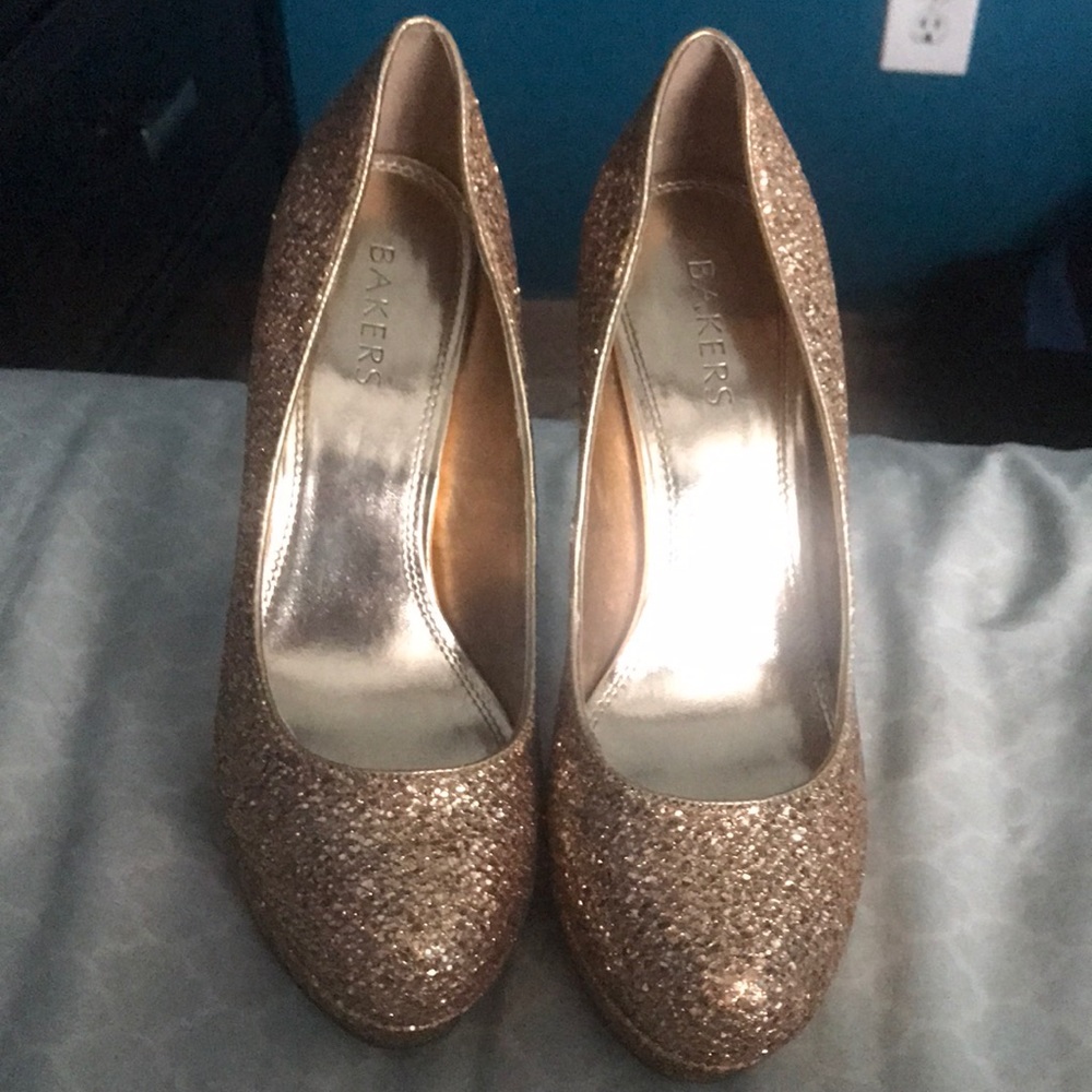 Gold pumps